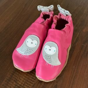 Super cute Silver Owl Robeez